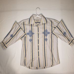 MENS MEDIUM SIZE EMBROIDERED LONG SLEEVE DRESS SHIRT